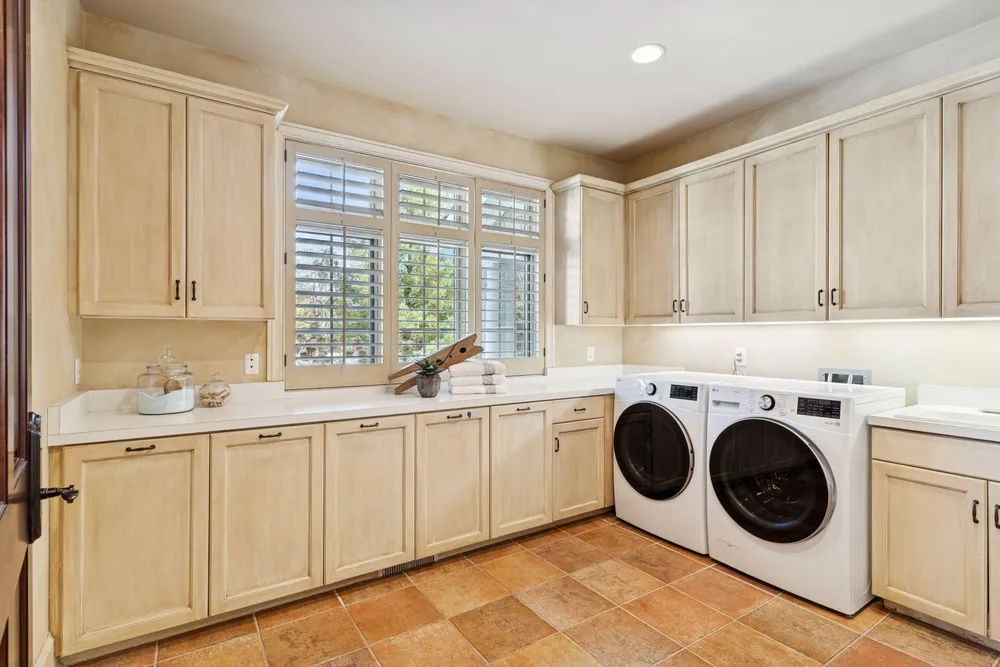 4708 Annaway Dr, Edina, MN 55436