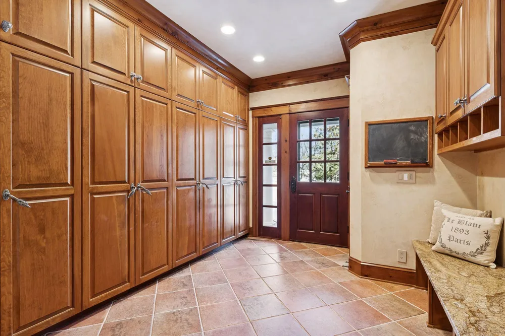 4708 Annaway Dr, Edina, MN 55436