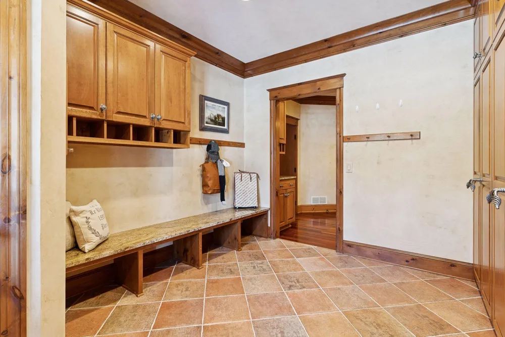 4708 Annaway Dr, Edina, MN 55436