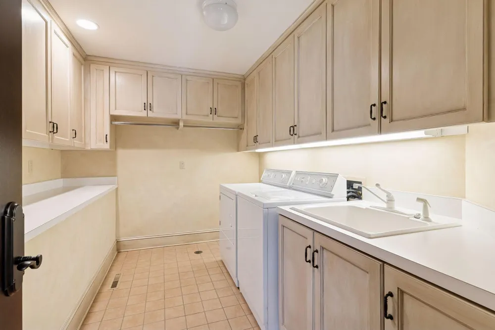 4708 Annaway Dr, Edina, MN 55436
