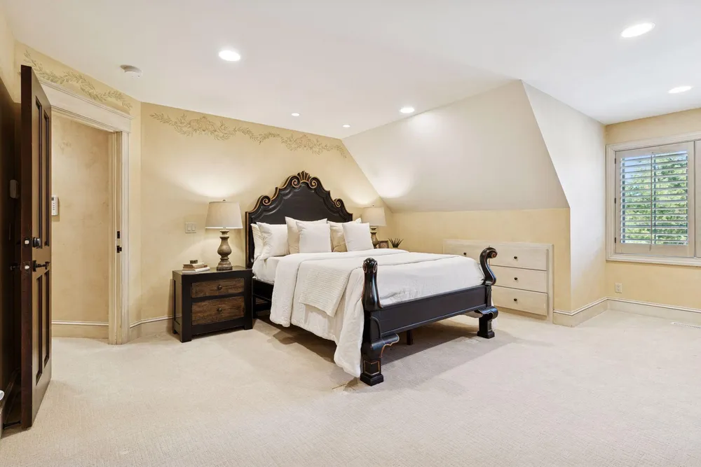 4708 Annaway Dr, Edina, MN 55436