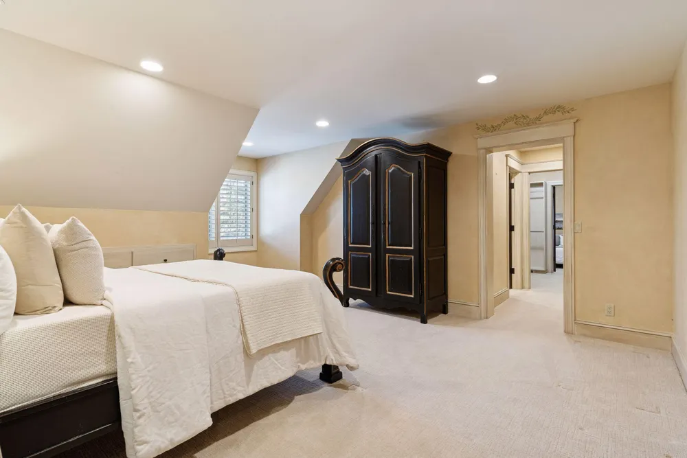 4708 Annaway Dr, Edina, MN 55436