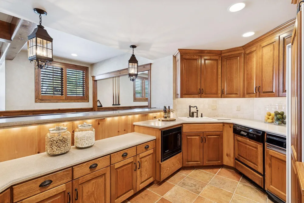 4708 Annaway Dr, Edina, MN 55436