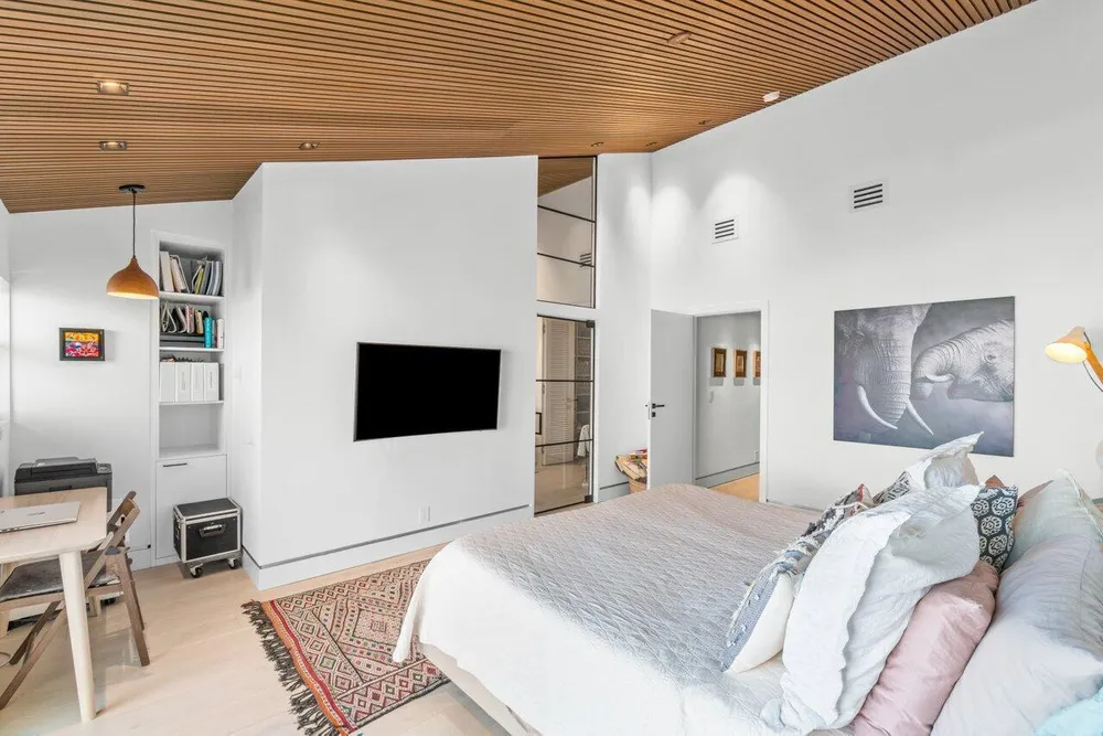 1037 Boca Cove Ln, Highland Beach, FL 33487