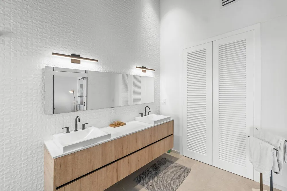 1037 Boca Cove Ln, Highland Beach, FL 33487