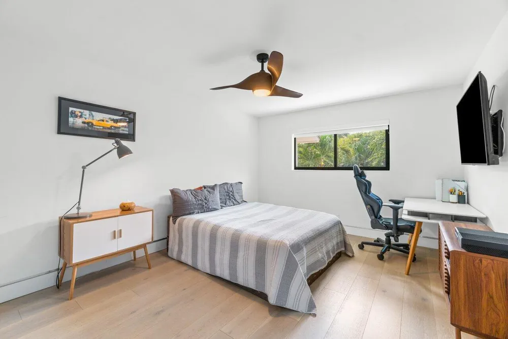 1037 Boca Cove Ln, Highland Beach, FL 33487