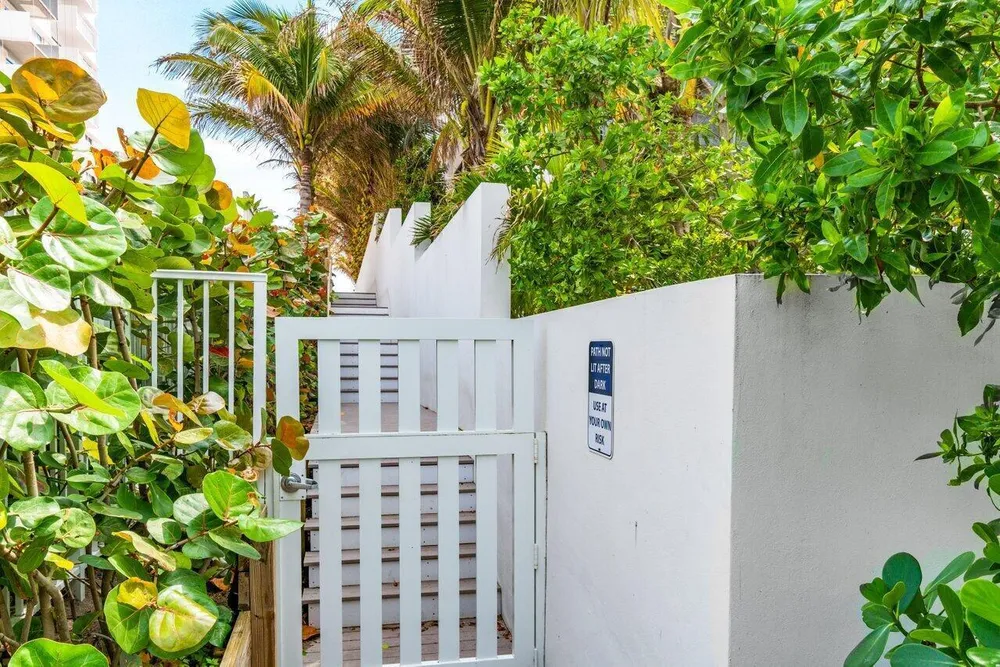 1037 Boca Cove Ln, Highland Beach, FL 33487