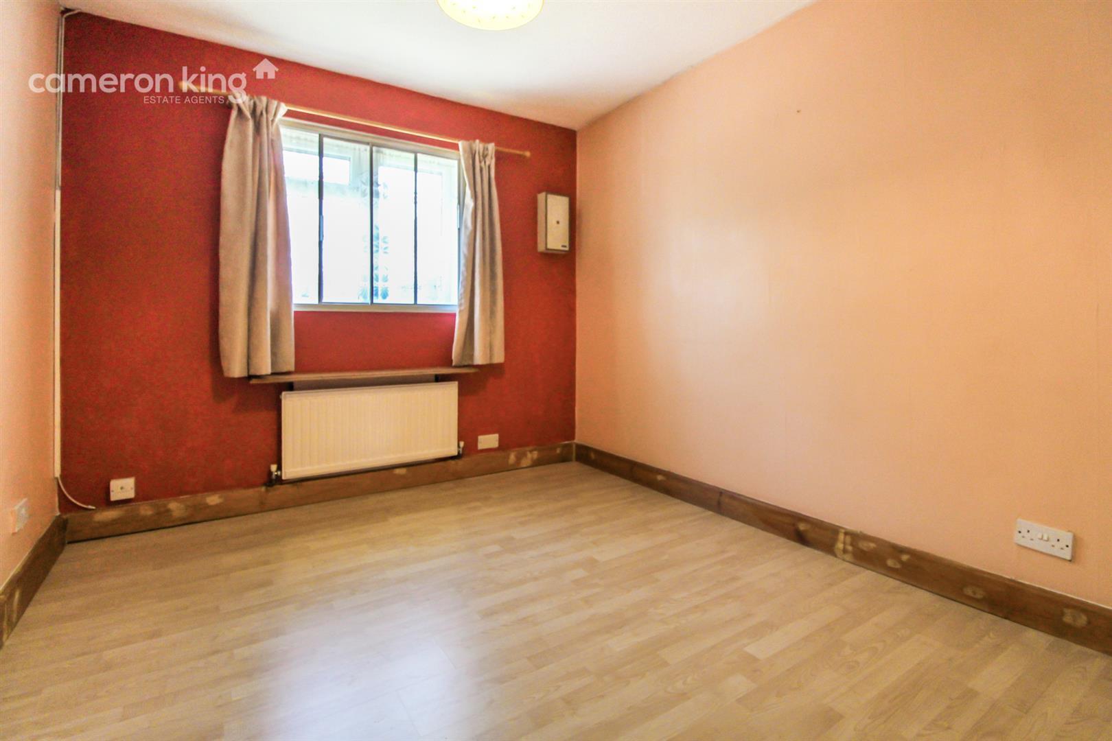 Vicarage Way, Colnbrook Image 6