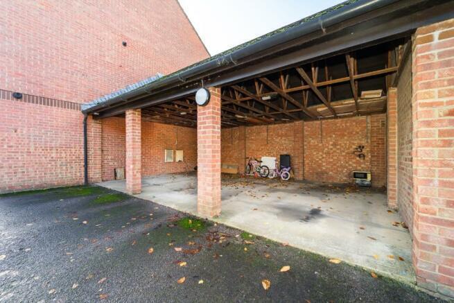 Vicarage Way, Colnbrook Image 8