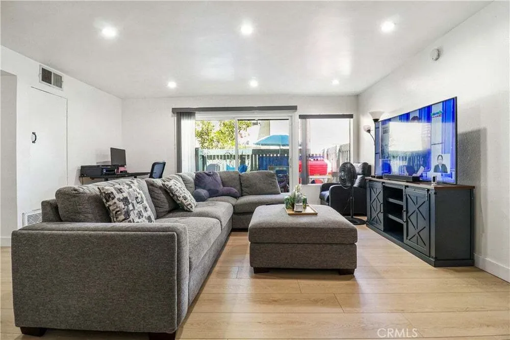 5700 Etiwanda Ave, Tarzana, CA 91356