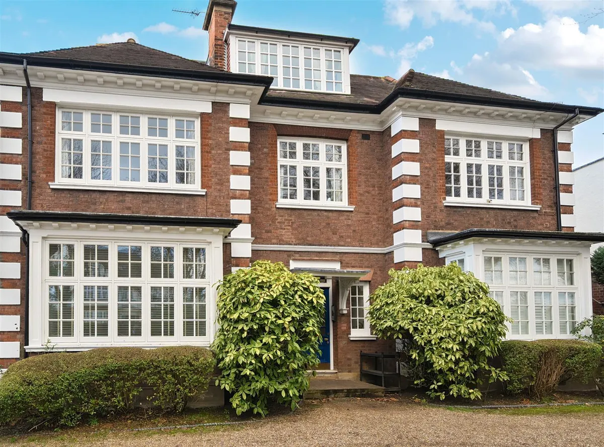 Mapesbury Road, London NW2