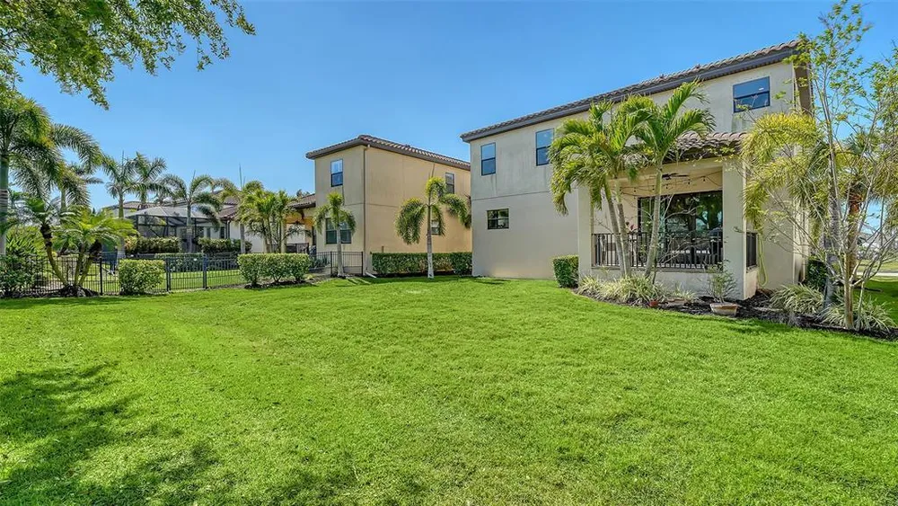 5723 Title Row Dr, Bradenton, FL 34210