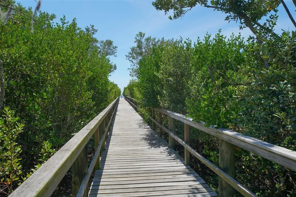 5723 Title Row Dr, Bradenton, FL 34210