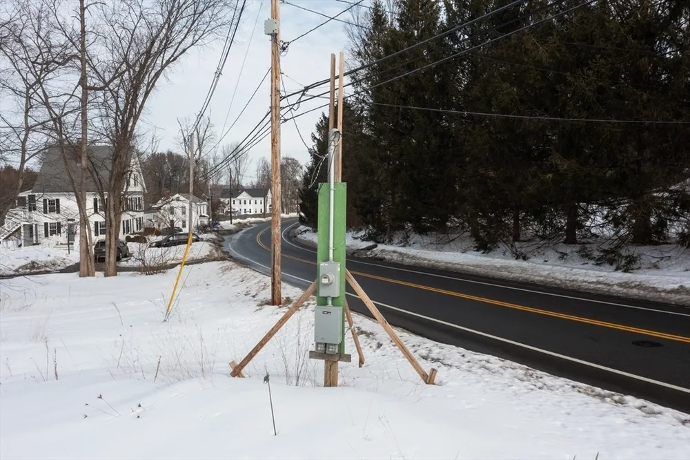 85 Main St, Groveland, MA 01834