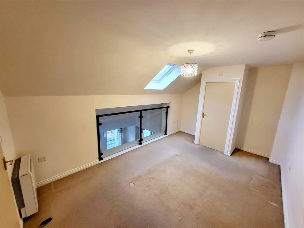 Property carousel item 6