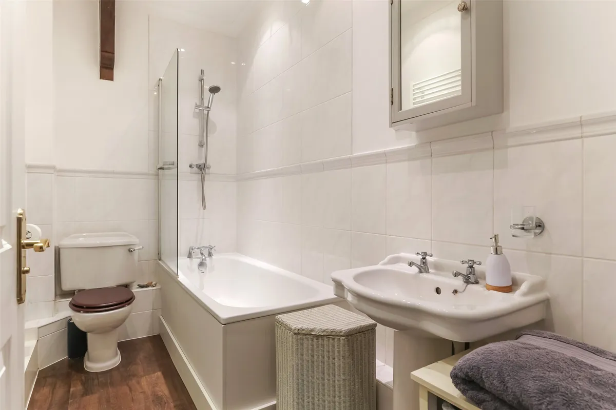 Lavender Close, Leatherhead, Surrey, KT22