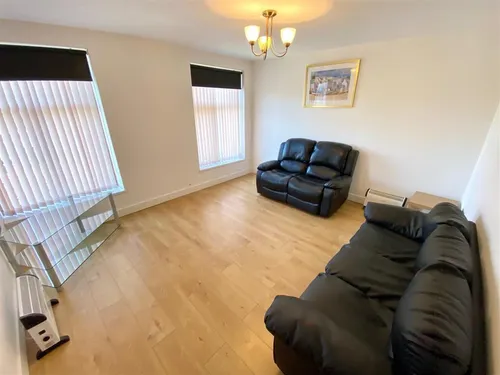 1a Bay Hall Common Road, HUDDERSFIELDphoto