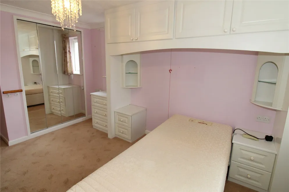 Property carousel item 9