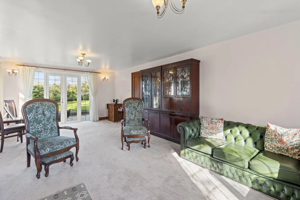 Property carousel item 9