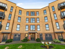 Devonshire Close, Grays thumb 2