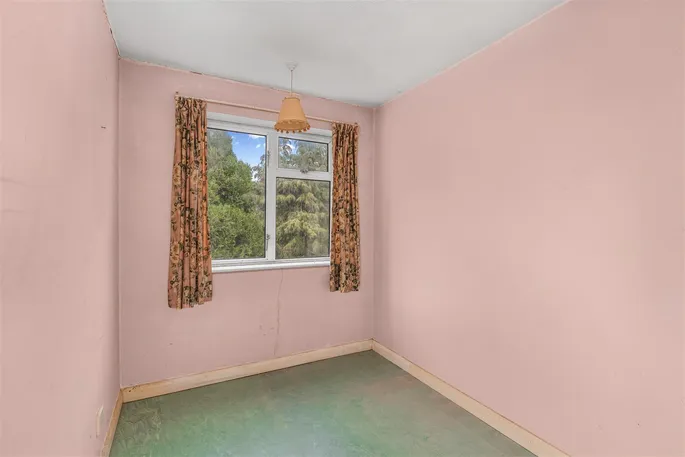 Property carousel image 12