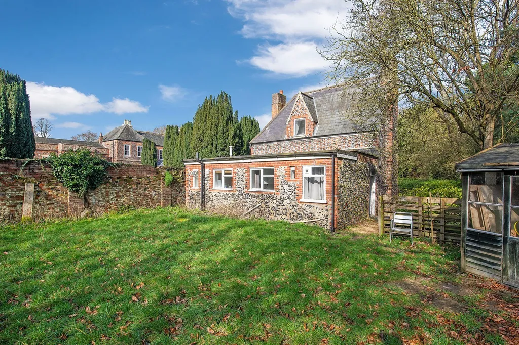 7 Bedroom Detached House For Sale: Chalk Road, Brandon, Suffolk, IP27
