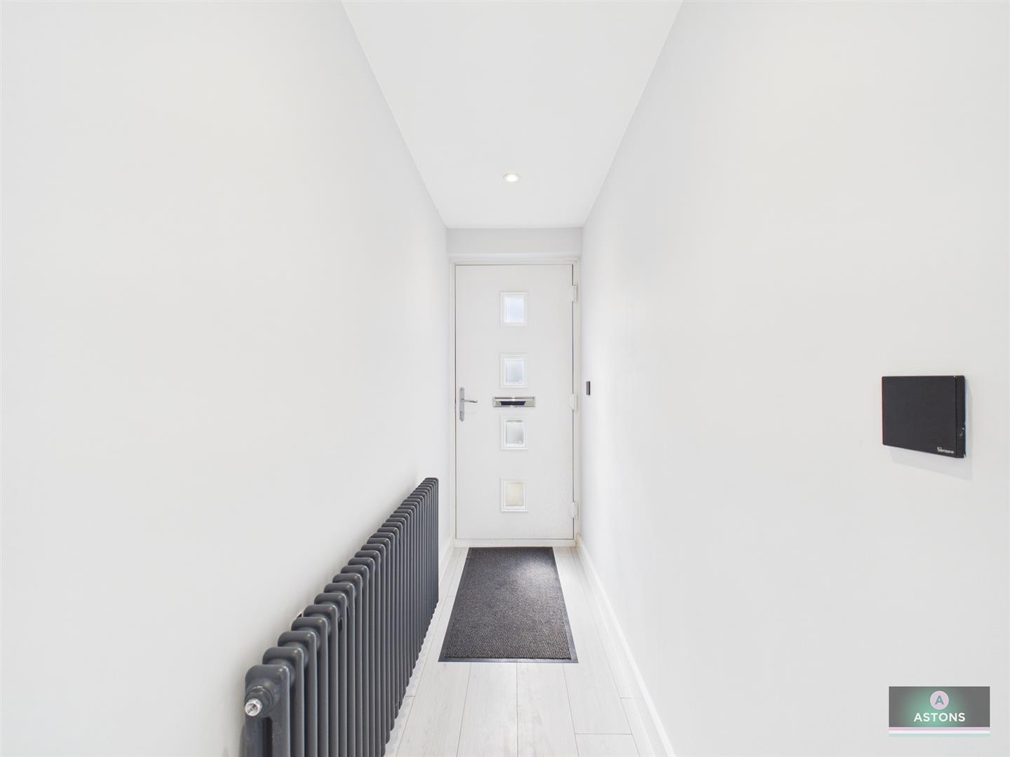 Barn Close, Pease Pottage, Crawley Image 9