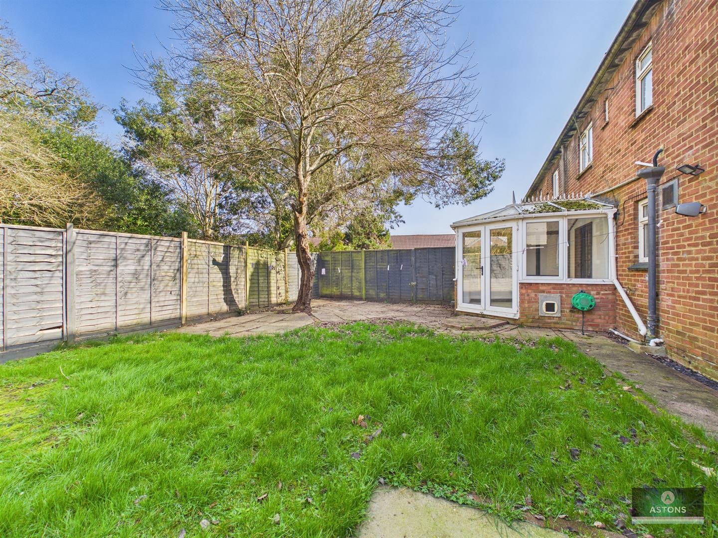 Barn Close, Pease Pottage, Crawley Image 12