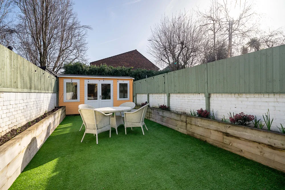 York Road, Brentford, TW8