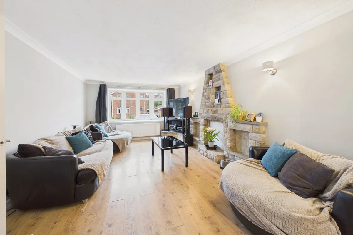 4 bedroom property for sale in Lytchett Drive, Broadstone, Dorset, BH18 ...