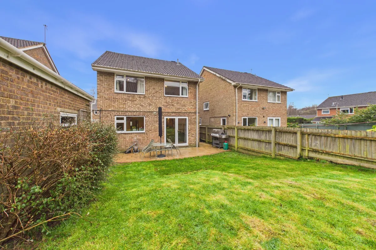 4 bedroom property for sale in Lytchett Drive, Broadstone, Dorset, BH18 ...