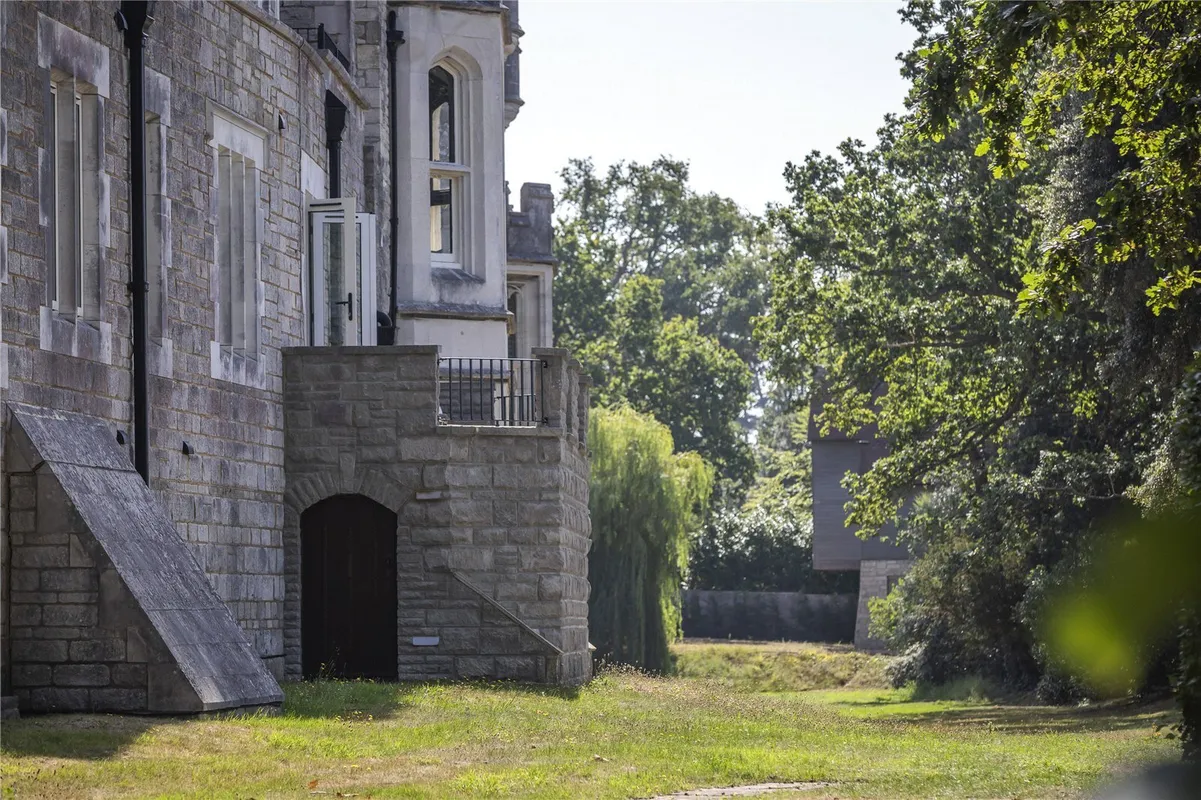 Abbey Hill, Netley Abbey, Southampton, Hampshire, SO31