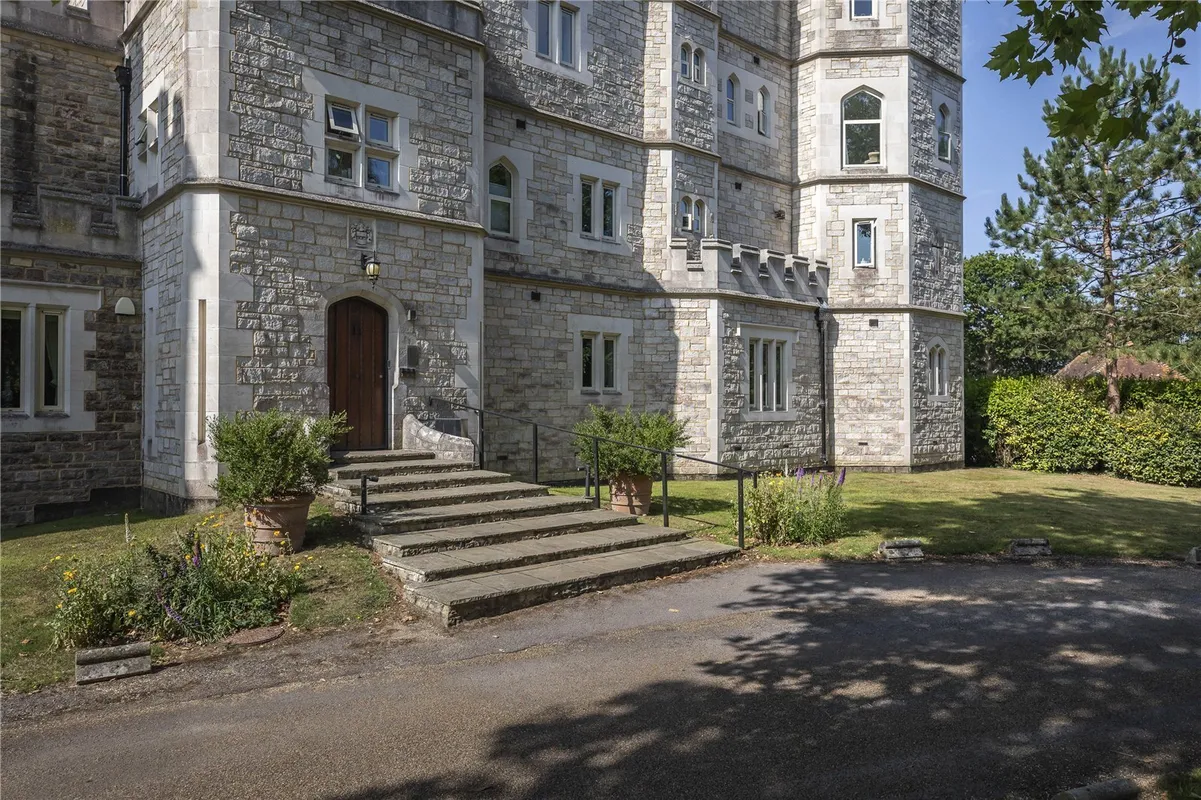 Abbey Hill, Netley Abbey, Southampton, Hampshire, SO31