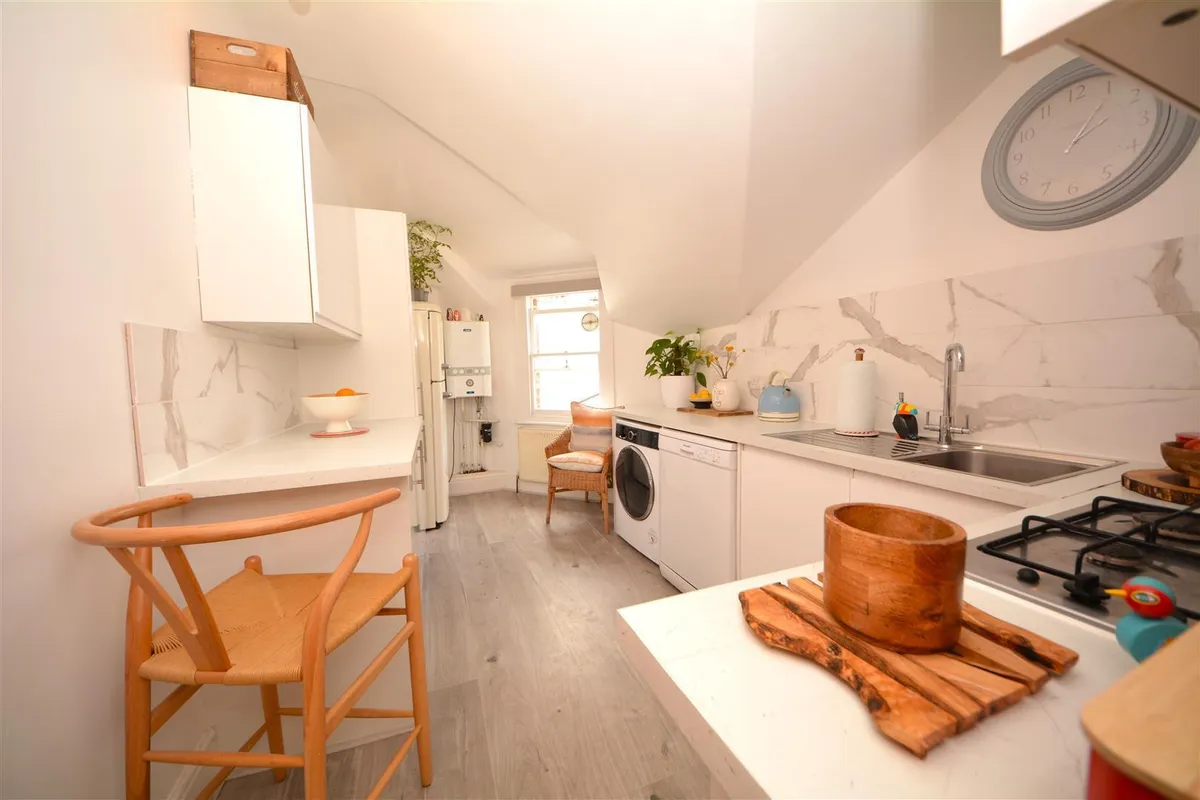 Kings Avenue, Muswell Hill, N10