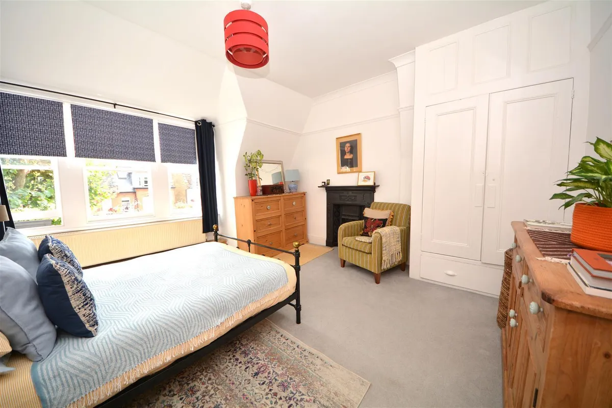 Kings Avenue, Muswell Hill, N10