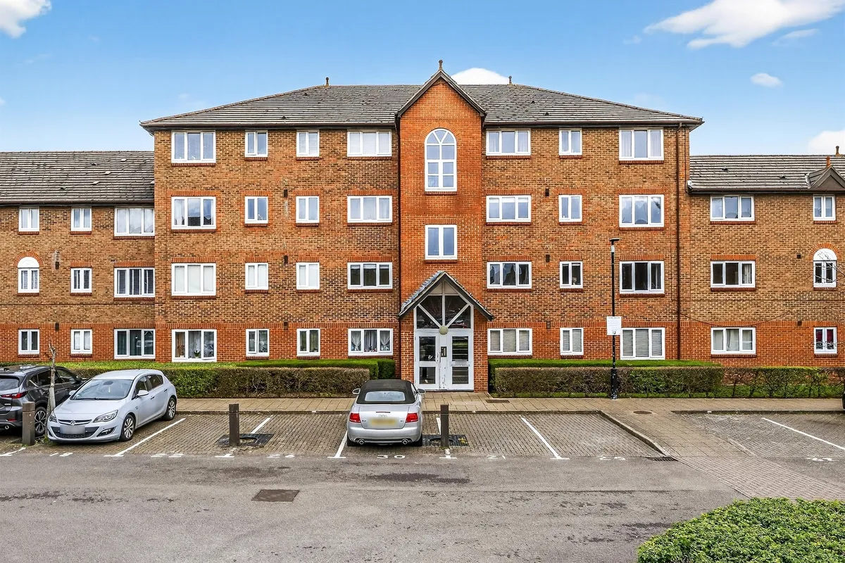 Peartree Avenue, London