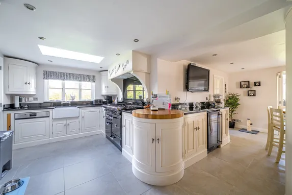 Oxleaze Farm Road, Hawksbury, GL9