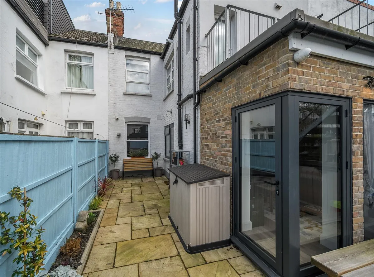 Oak Grove, London NW2