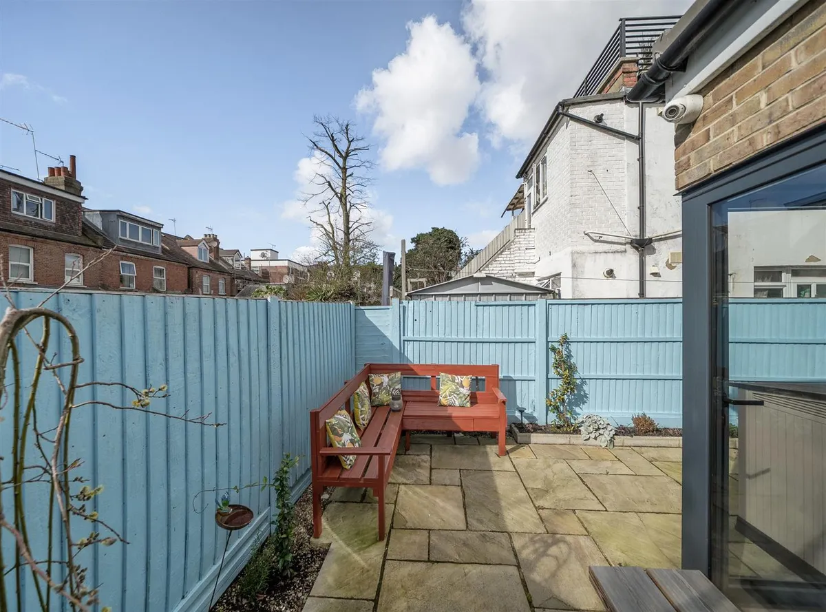 Oak Grove, London NW2