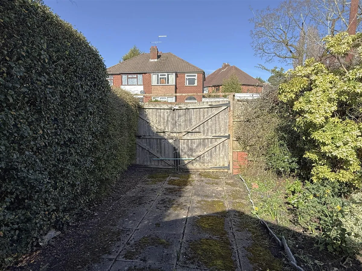 Kingsway Road, Fallings Park