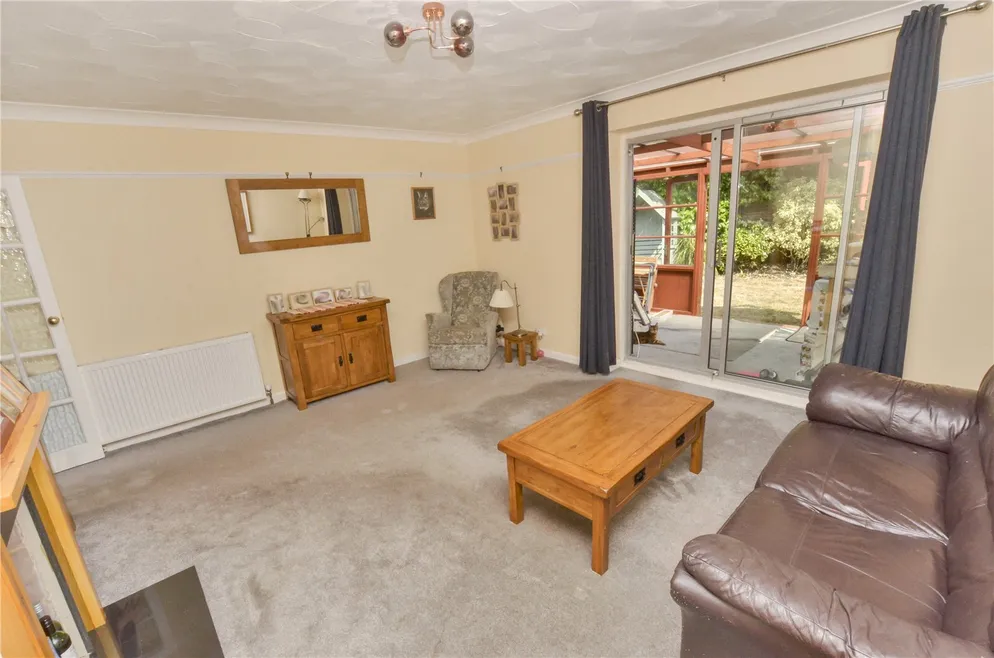Property carousel item 6