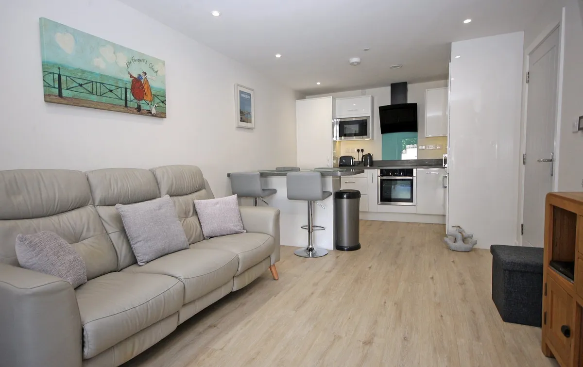 Beach Road, Benllech, Tyn-y-Gongl, Isle of Anglesey, LL74