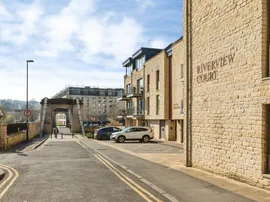 Victoria Bridge Road, Bath thumb 2