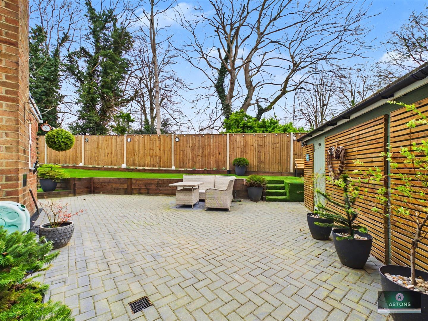 Hardy Close, Pound Hill Image 8