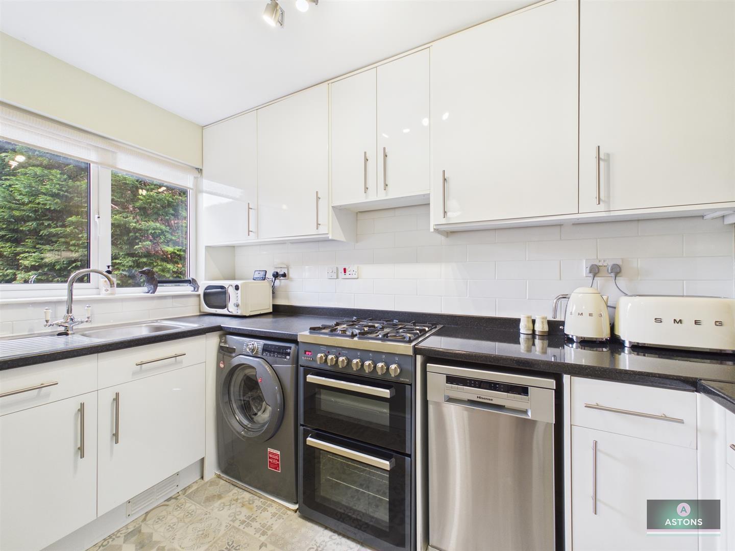 Troon Close, Ifield West Image 3
