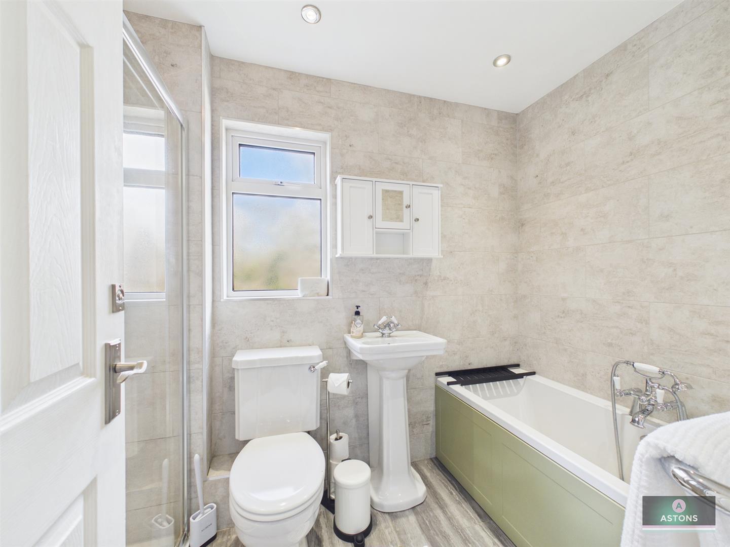 Troon Close, Ifield West Image 8