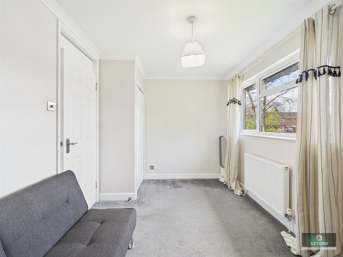 Troon Close, Ifield West Image 12