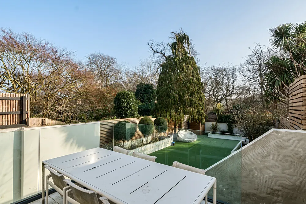 Onslow Gardens, London, N10