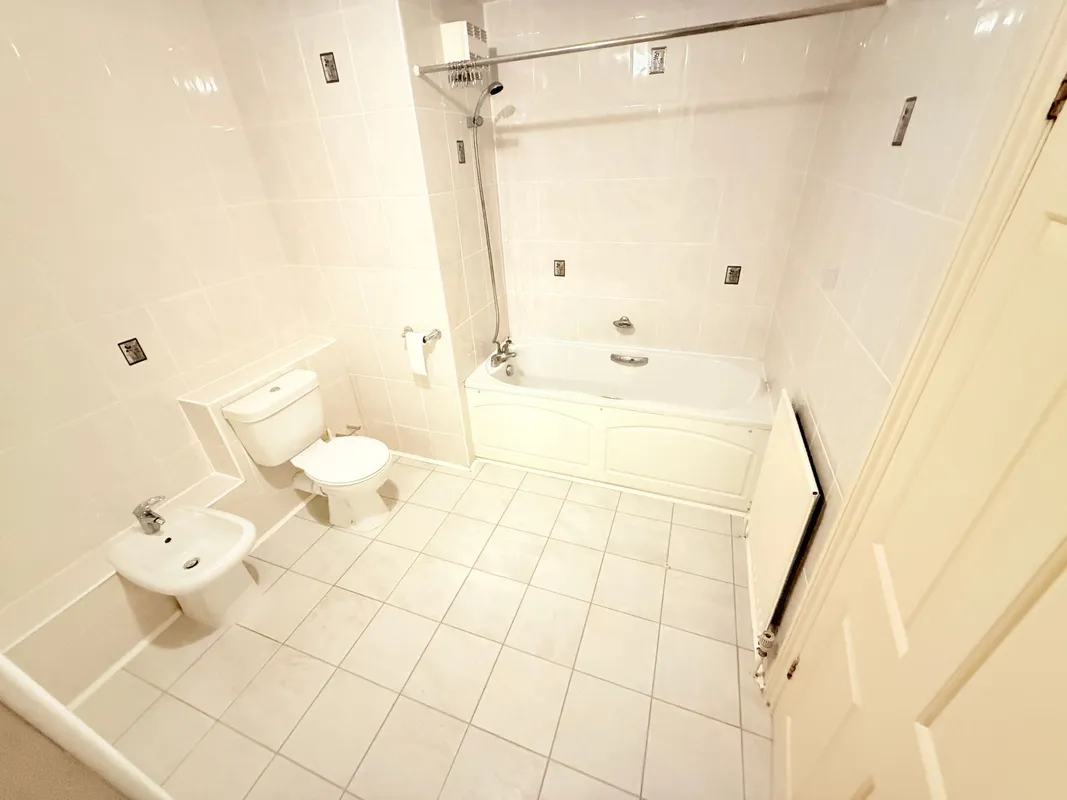 Houndsden Road, Ashwood Lodge, N21