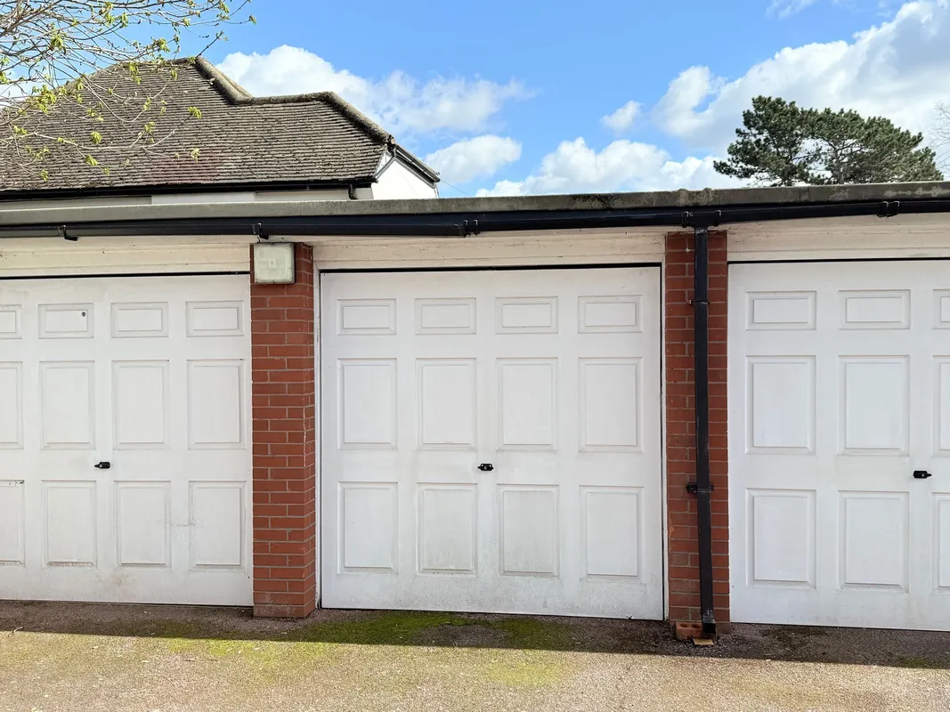 Houndsden Road, Ashwood Lodge, N21
